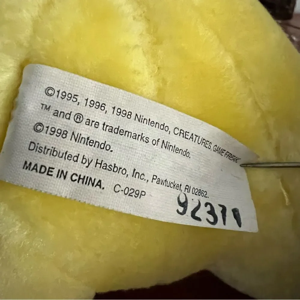 Authentic 1998 Pikachu. Excellent Condition. - Picture 6 of 8